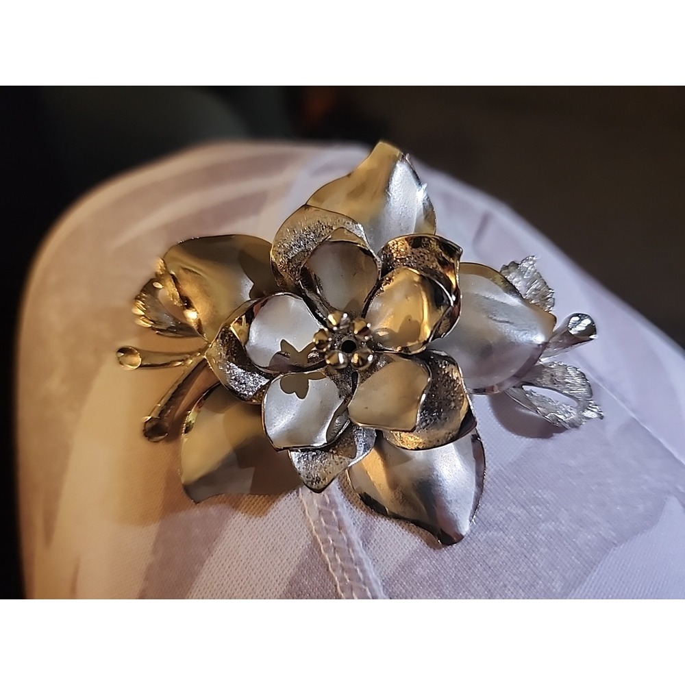 Vintage Signed Coro Silvertone Flower Floral Pin Brooch‎ jewelry